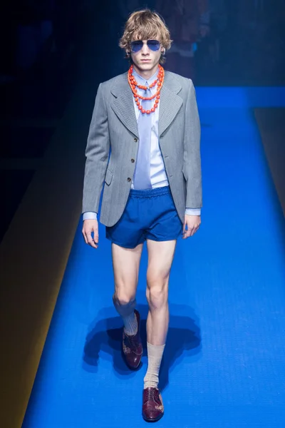 Look 8